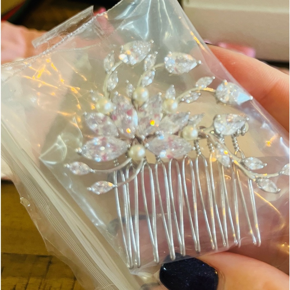Poetry Designs Jewelry Bridal hairpiece